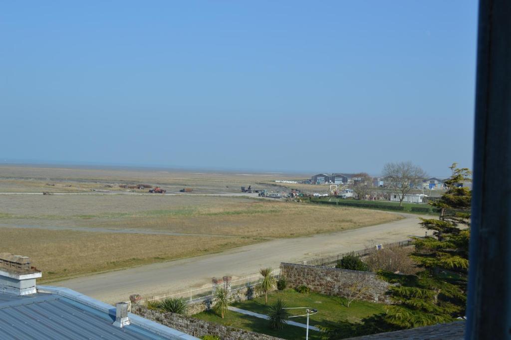 Logis Hotel Le Bretagne Le Vivier-sur-Mer Zimmer foto